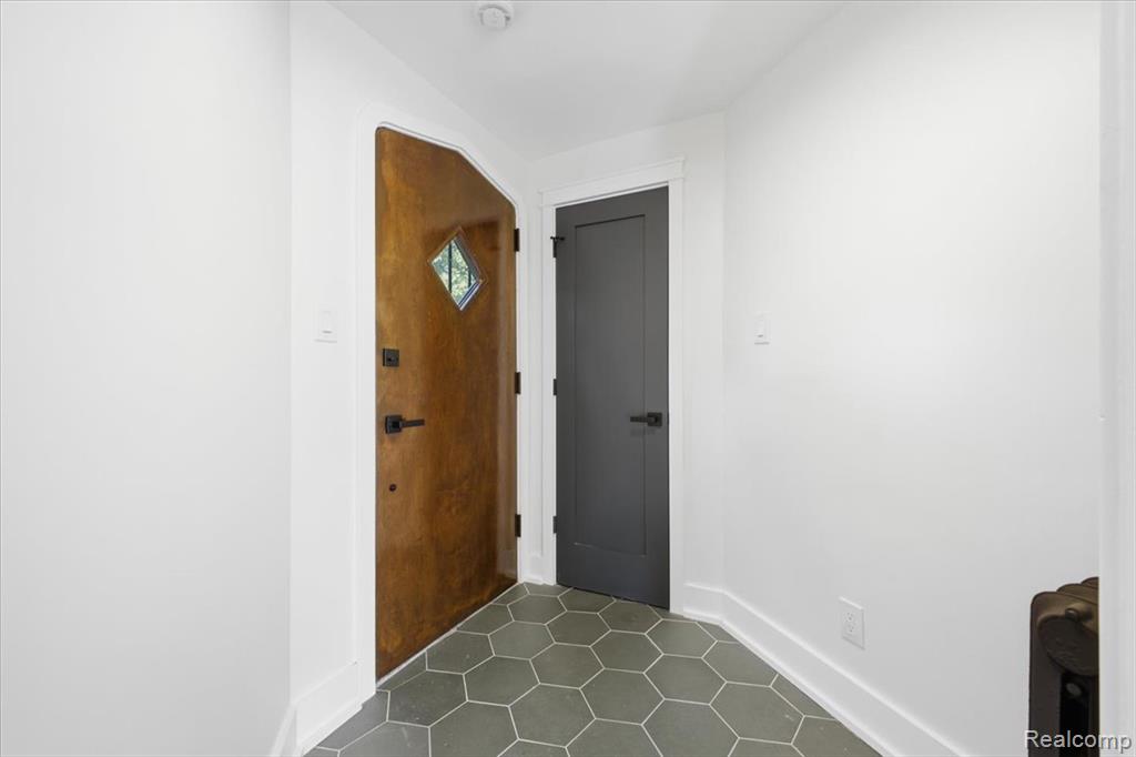 18084 Birchcrest Drive Property Photo 5