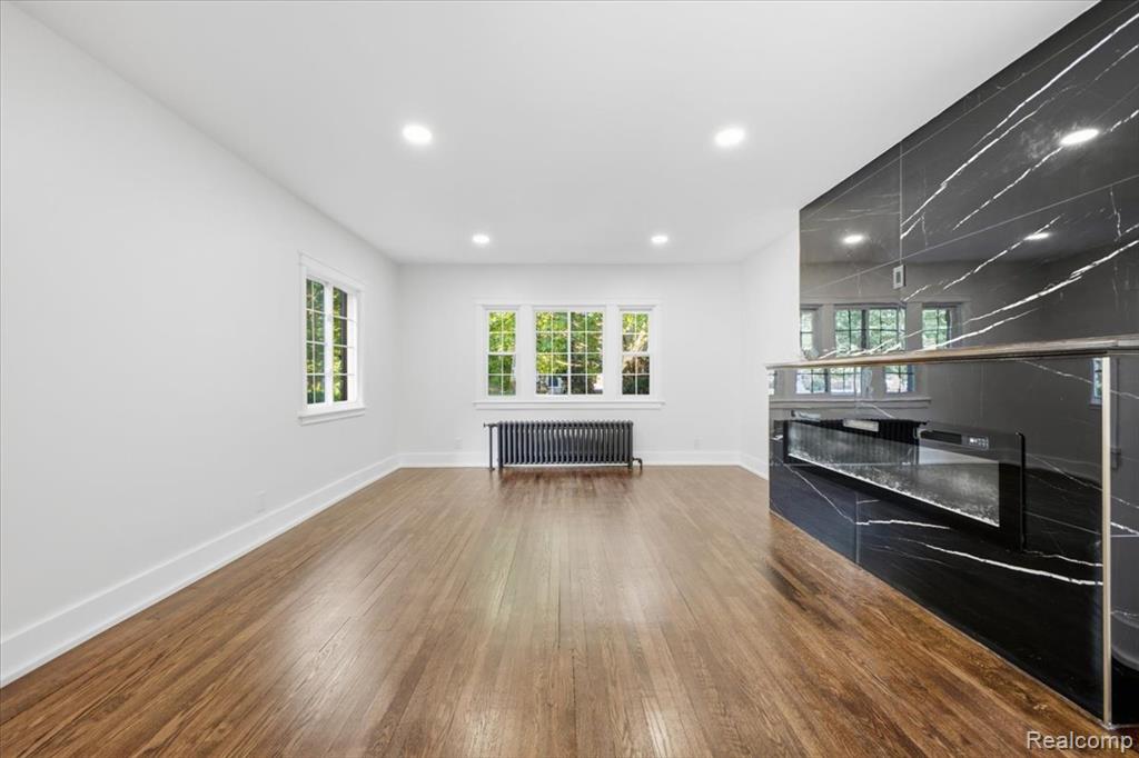18084 Birchcrest Drive Property Photo 10