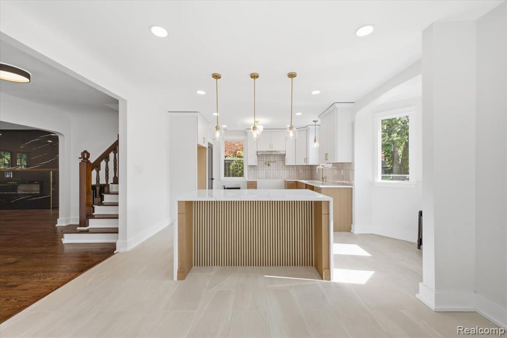 18084 Birchcrest Drive Property Photo 12