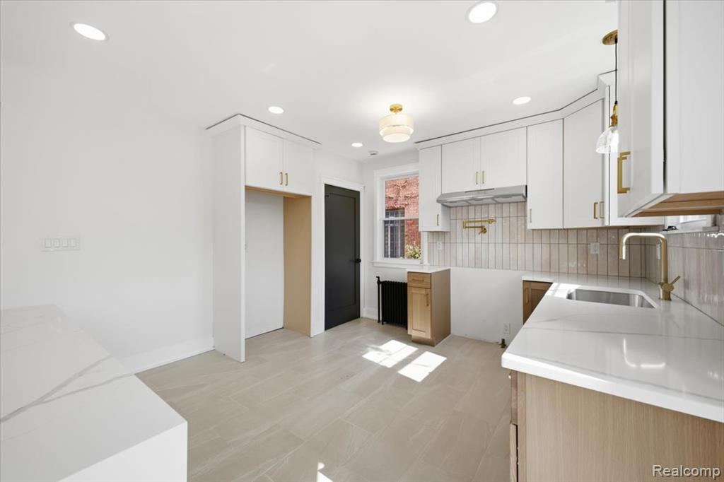 18084 Birchcrest Drive Property Photo 14
