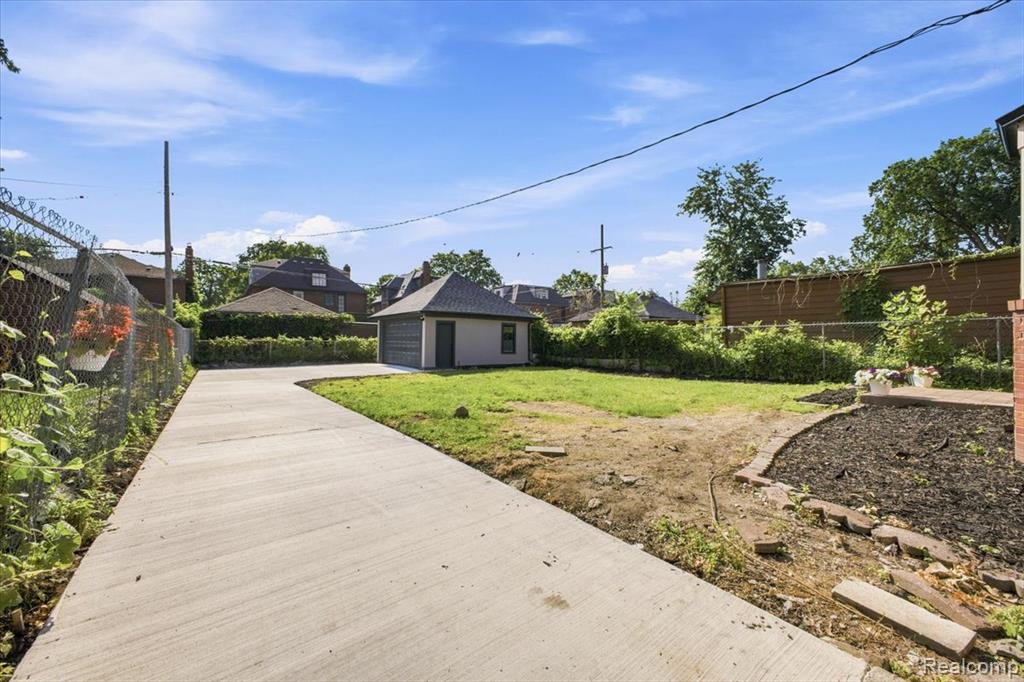 18084 Birchcrest Drive Property Photo 43