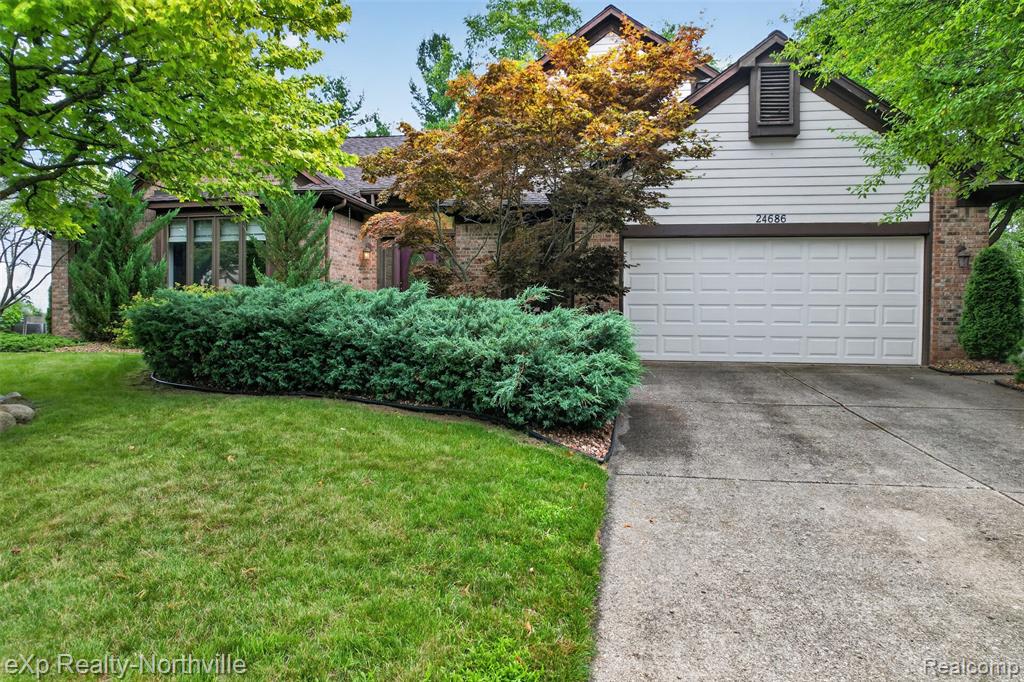 24686 Venice Drive Property Photo 1