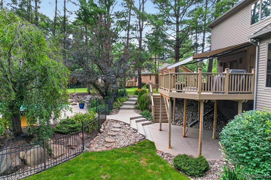 7772 Athlone Drive Property Photo 3