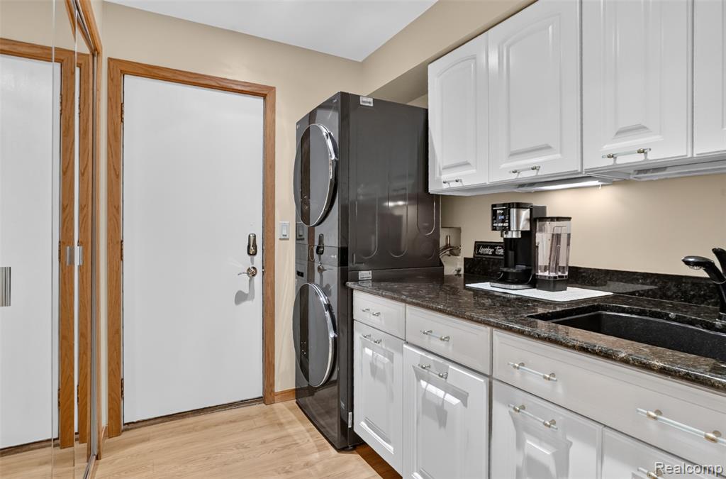 7772 Athlone Drive Property Photo 15