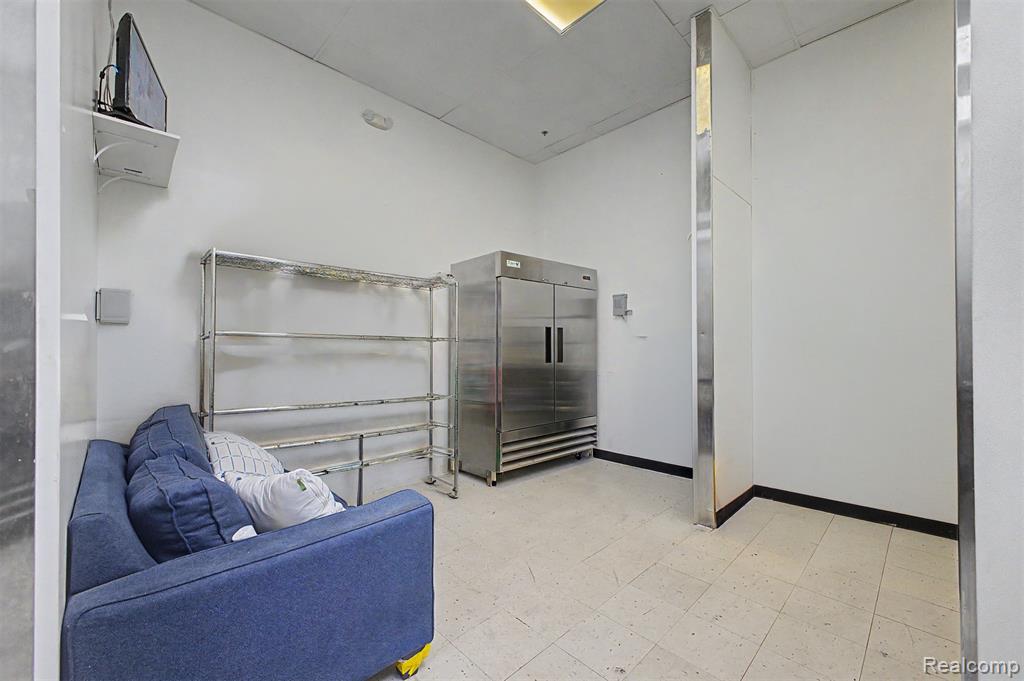 28800 Telegraph Rd Property Photo 4