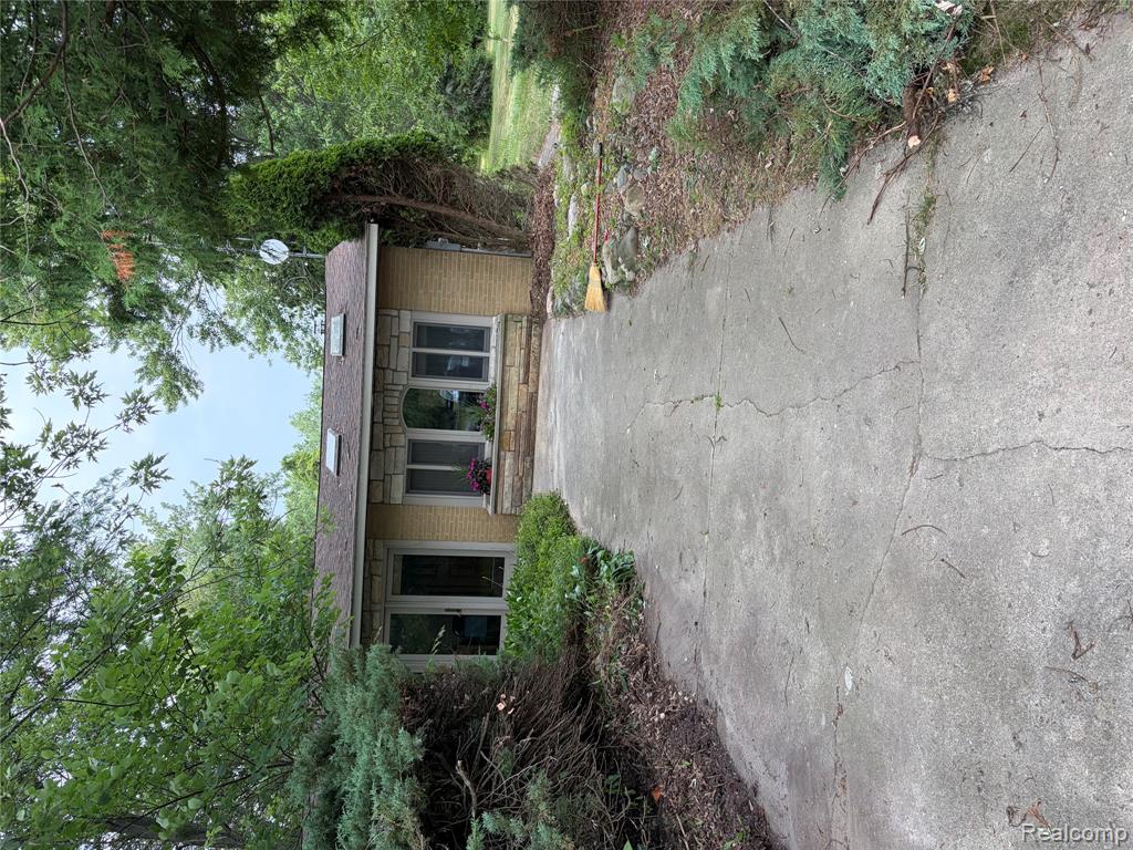 709 E Michigan Avenue Property Photo 1