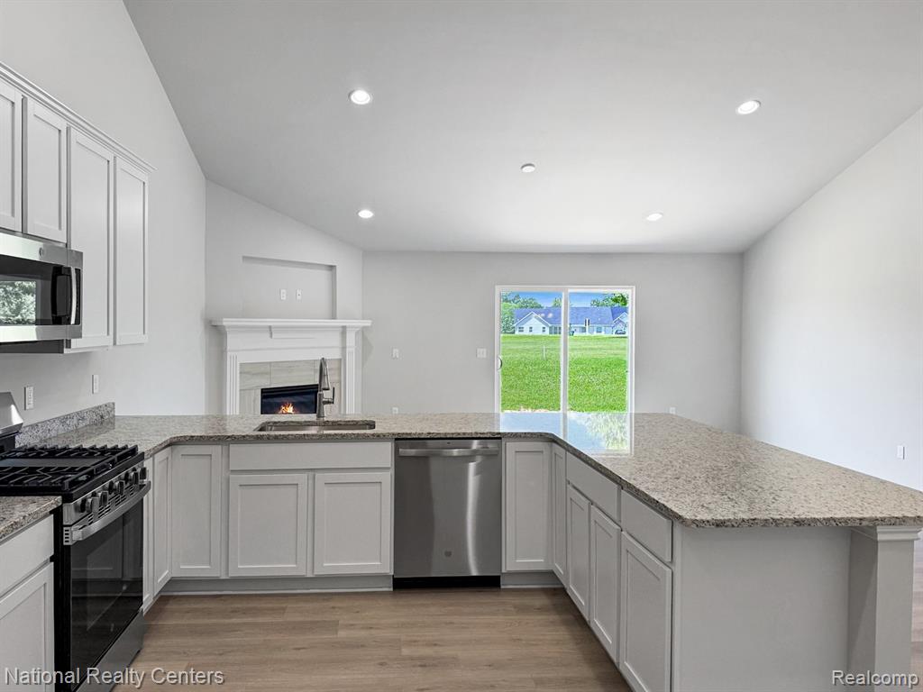 390 Devonshire Drive Property Photo 4