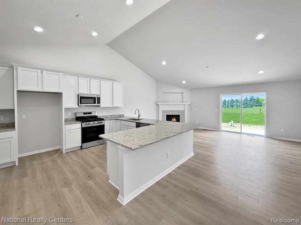 390 Devonshire Drive Property Photo 7