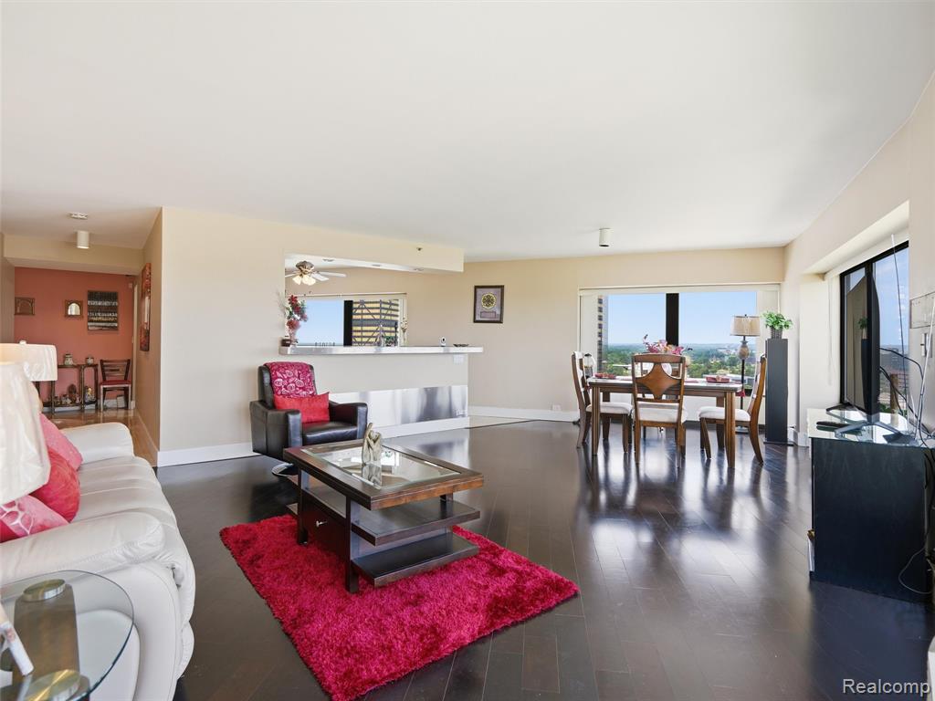 5000 Town Center Property Photo 5