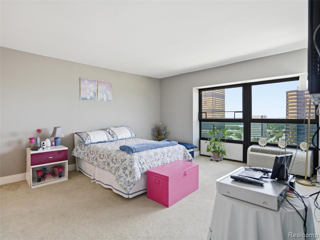 5000 Town Center Property Photo 15