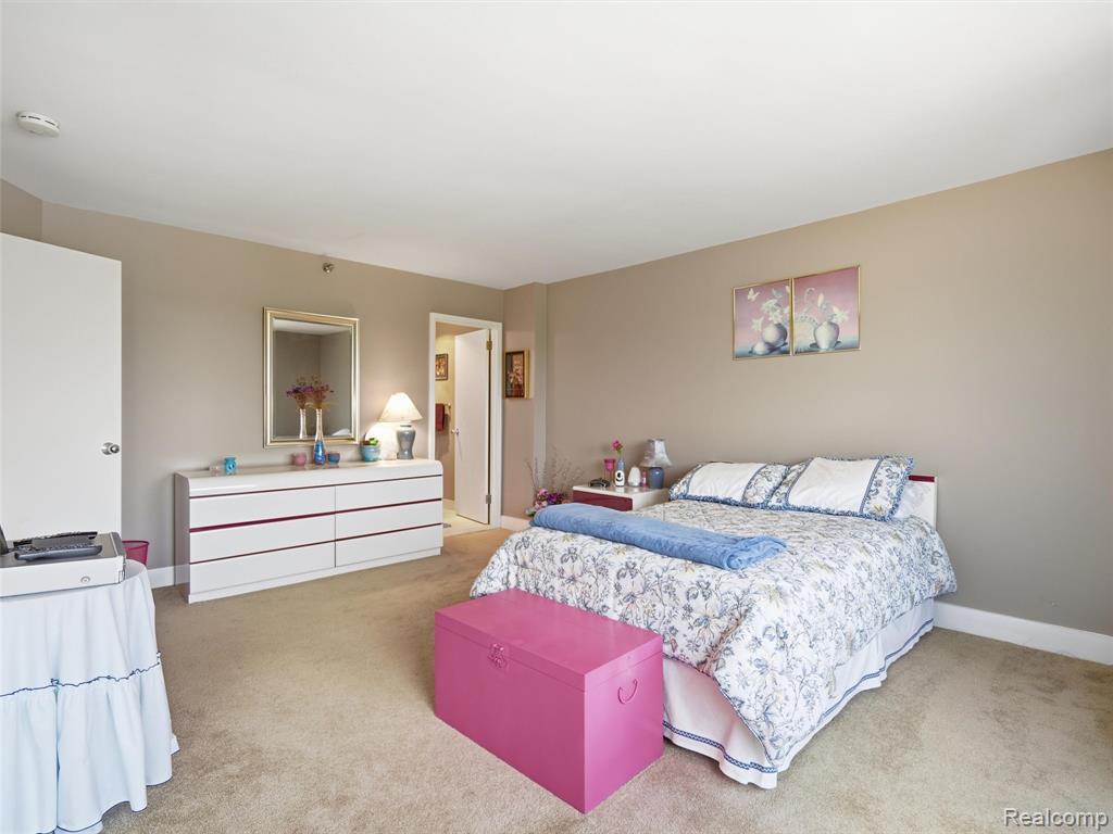 5000 Town Center Property Photo 16