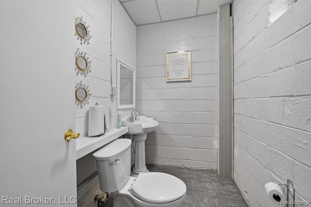 22721 Plymouth Road Property Photo 16