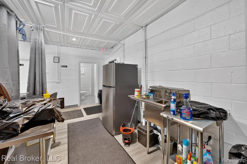 22721 Plymouth Road Property Photo 18