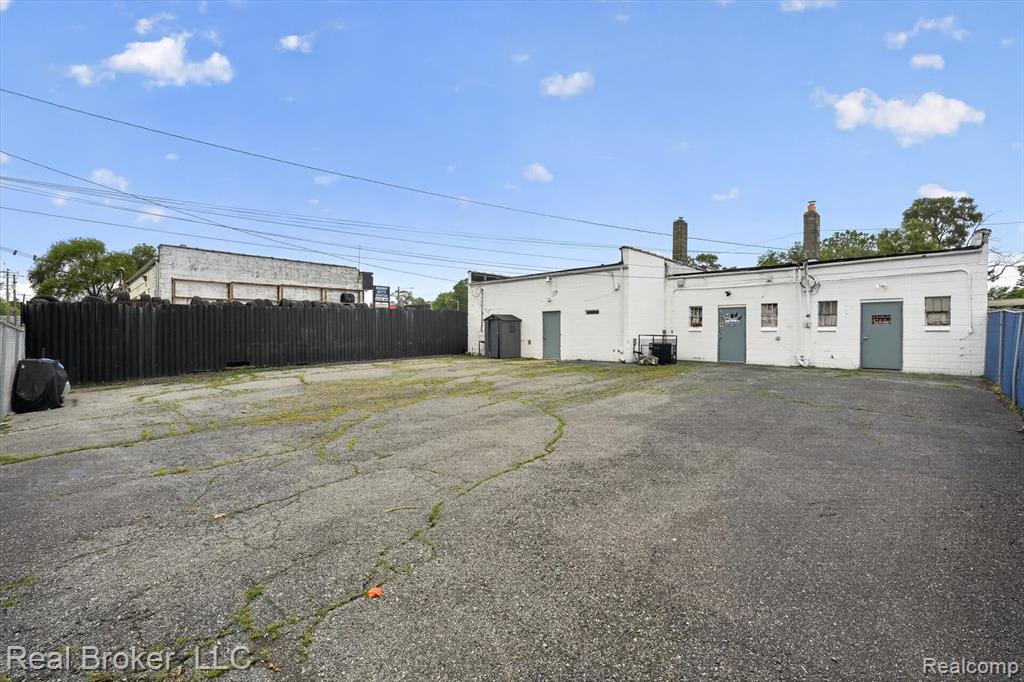 22721 Plymouth Road Property Photo 29