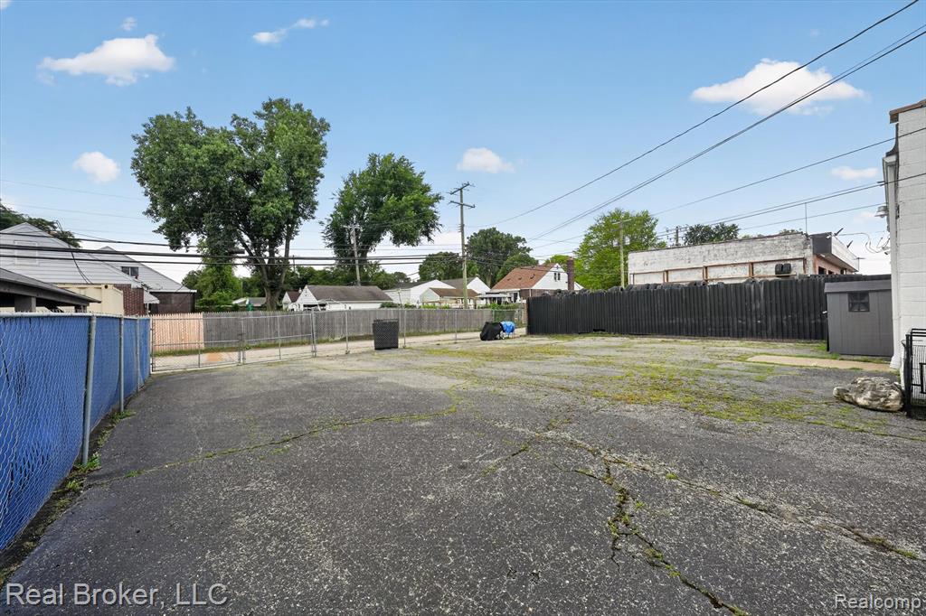 22721 Plymouth Road Property Photo 30