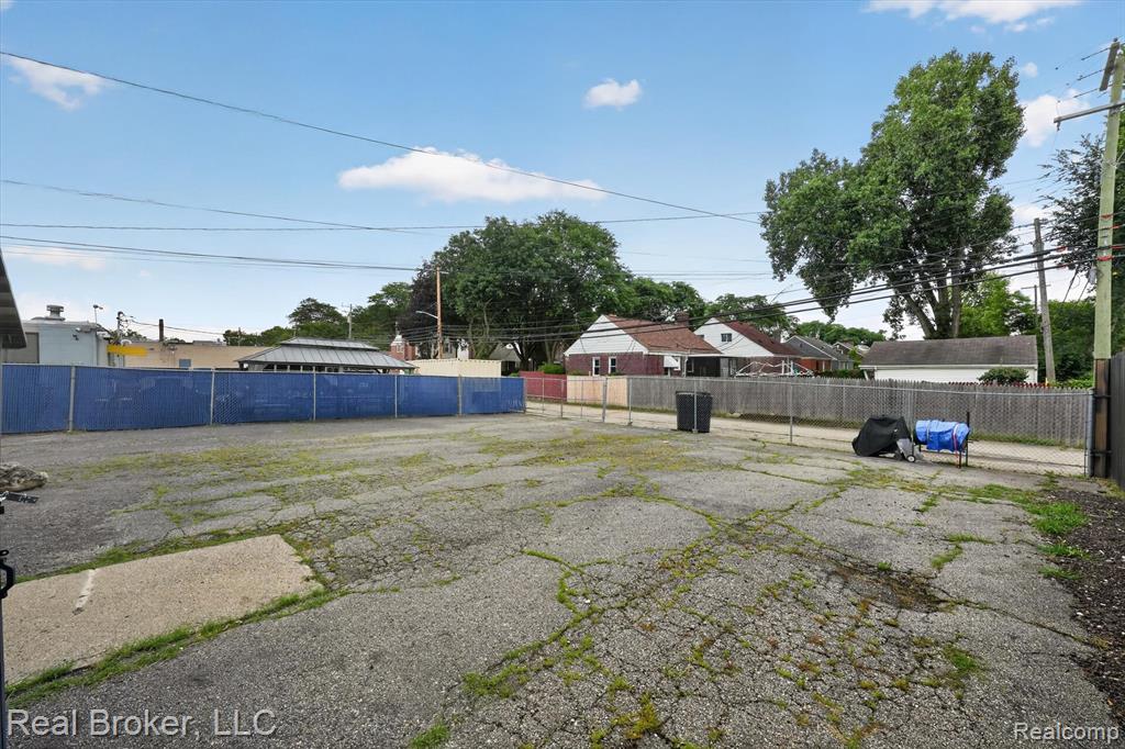 22721 Plymouth Road Property Photo 31