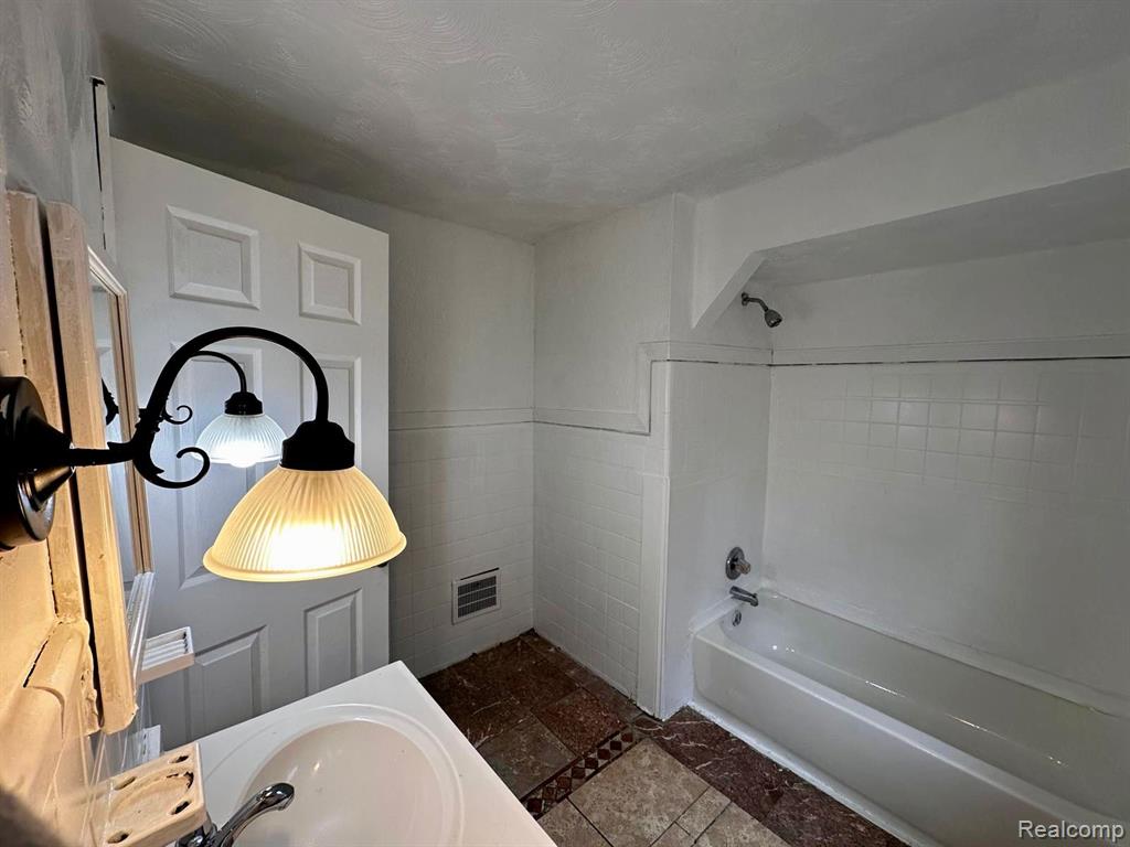 20014 Hull Street Property Photo 10