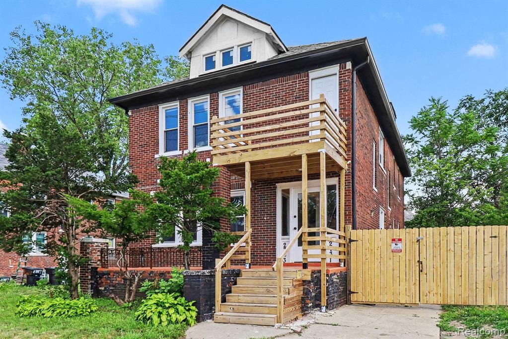 2731 & 2733 Elmhurst Street Property Photo 2
