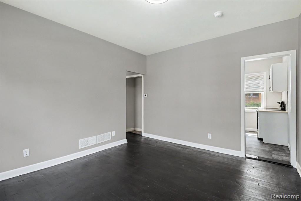 2731 & 2733 Elmhurst Street Property Photo 6