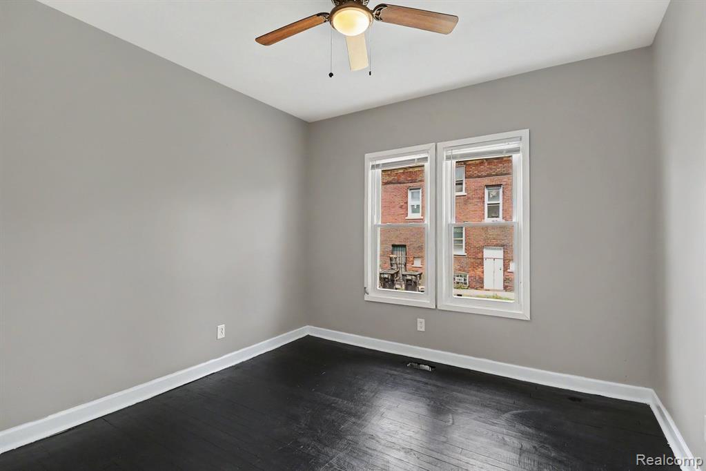 2731 & 2733 Elmhurst Street Property Photo 9