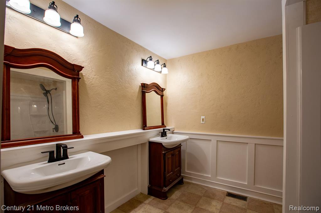 5262 Conifer Drive Property Photo 9