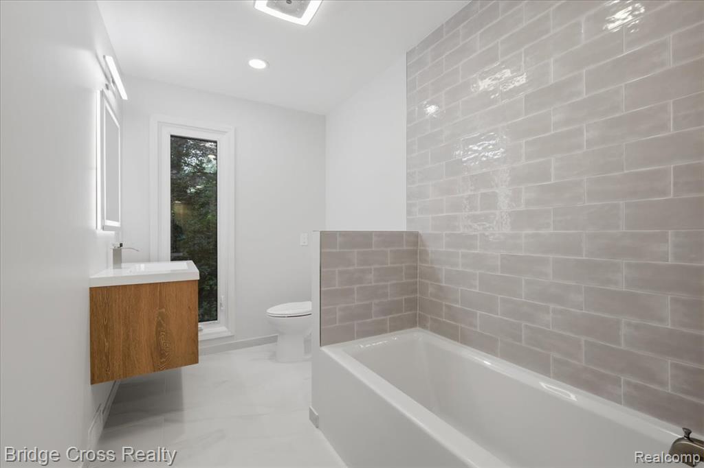 249 Norcliff Drive Property Photo 46