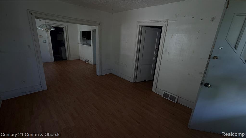 2951 S Edsel Street Property Photo 4