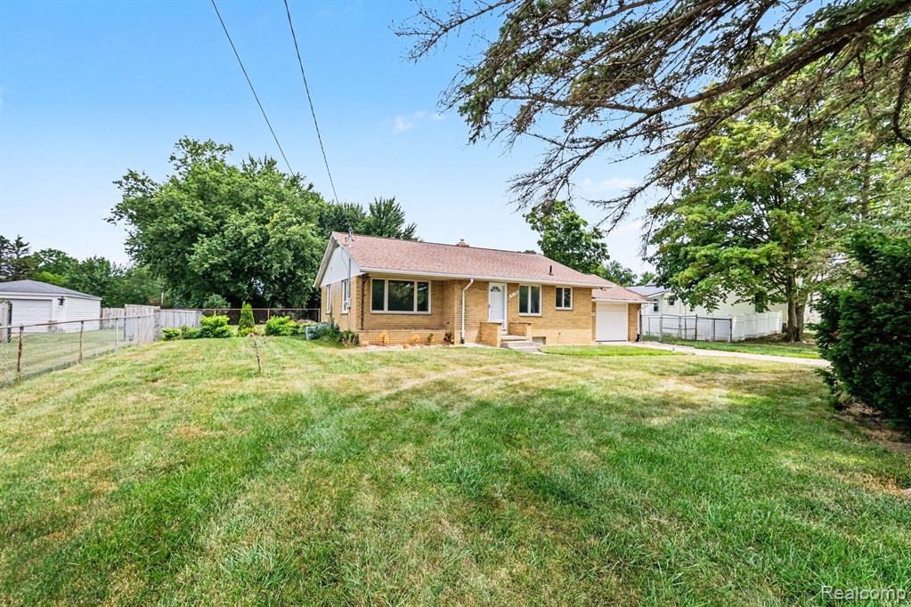 5199 Lapeer Road Property Photo 3