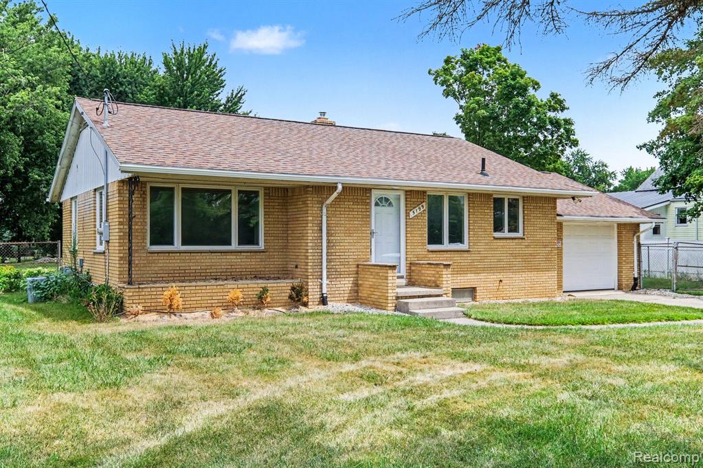 5199 Lapeer Road Property Photo 4