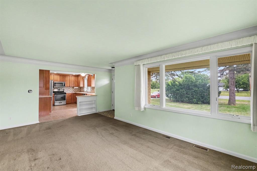 5199 Lapeer Road Property Photo 7