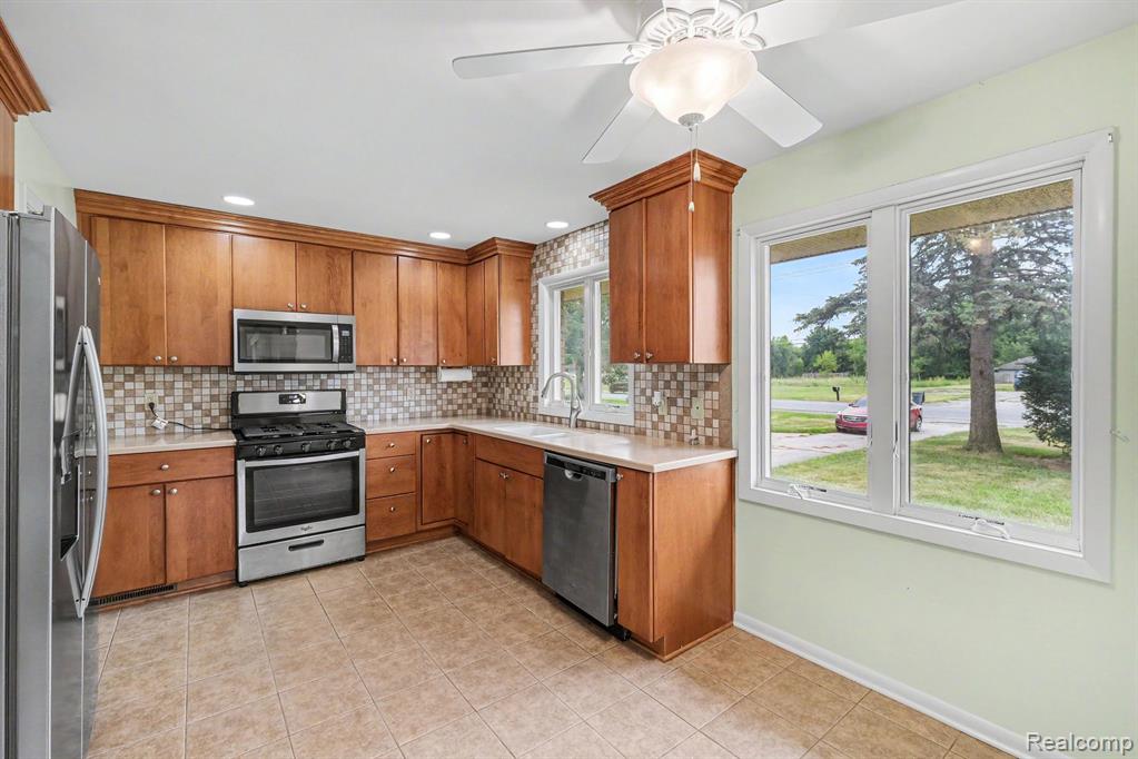 5199 Lapeer Road Property Photo 8