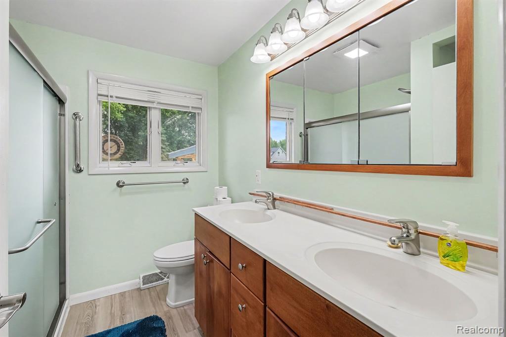 5199 Lapeer Road Property Photo 11