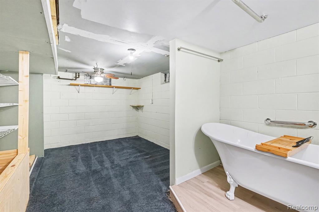 5199 Lapeer Road Property Photo 14