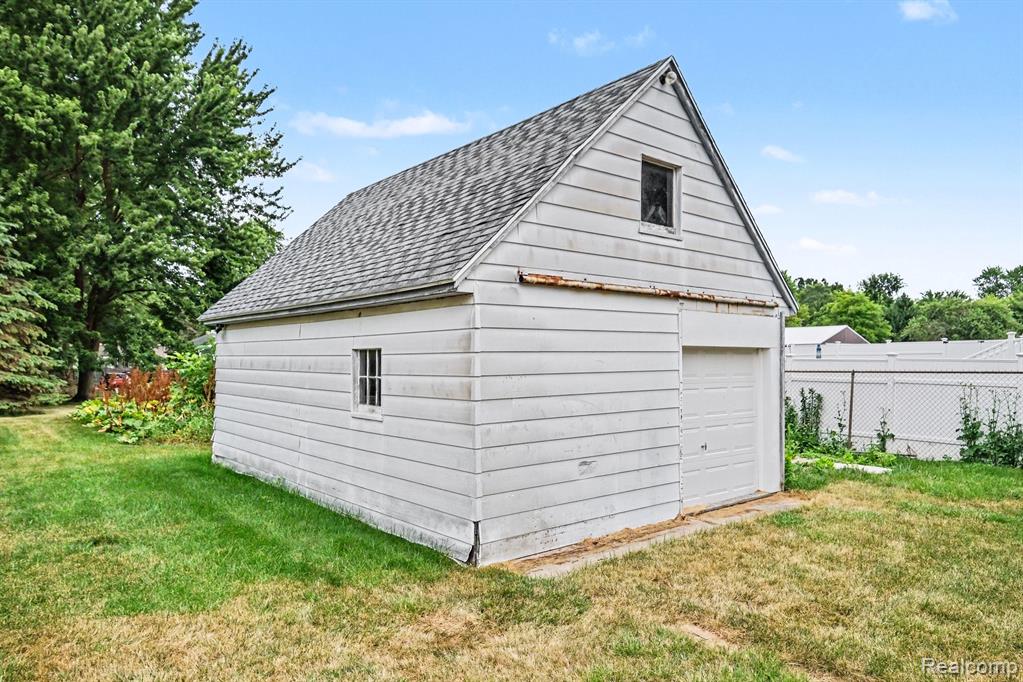 5199 Lapeer Road Property Photo 15