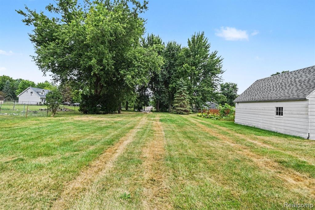 5199 Lapeer Road Property Photo 16