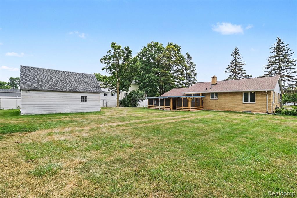 5199 Lapeer Road Property Photo 17