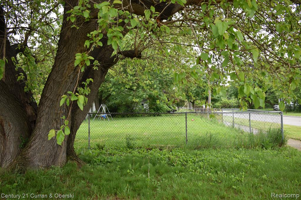 5910 N Waverly Street Property Photo 2