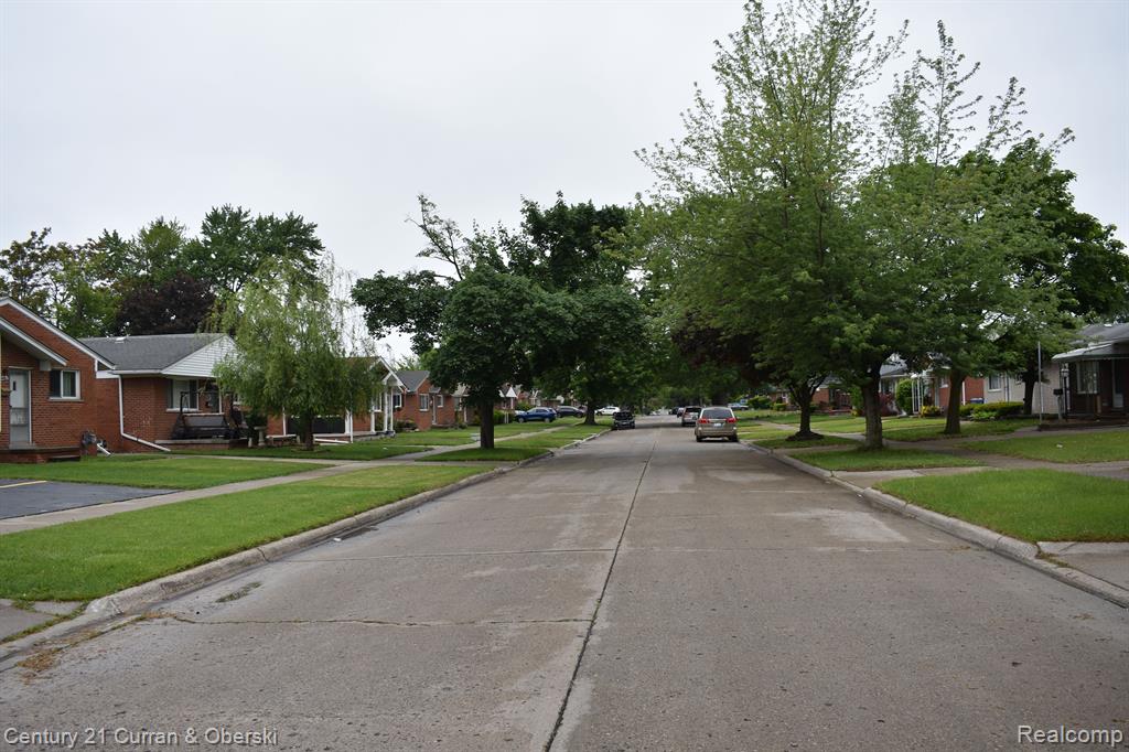 5910 N Waverly Street Property Photo 4
