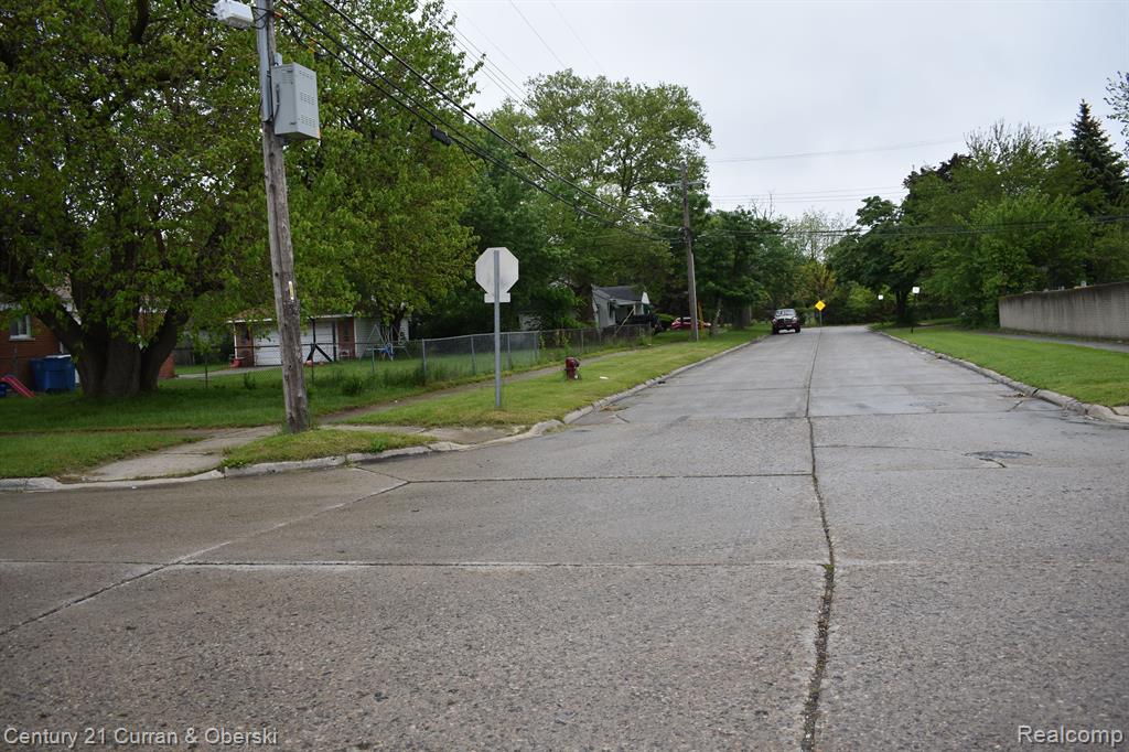 5910 N Waverly Street Property Photo 6