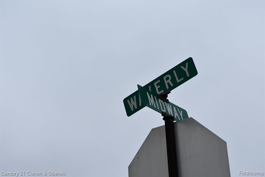 5910 N Waverly Street Property Photo 7