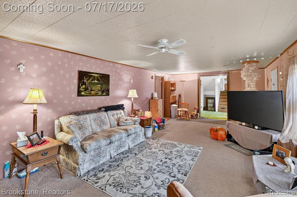 22025 Lakefield Road Property Photo 6
