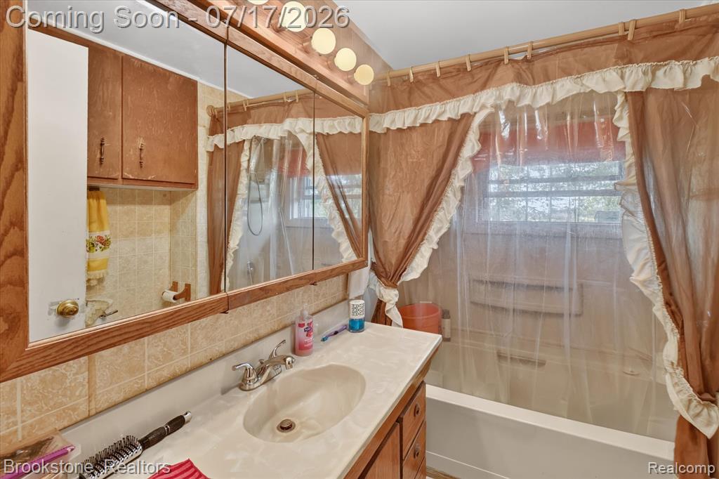 22025 Lakefield Road Property Photo 28