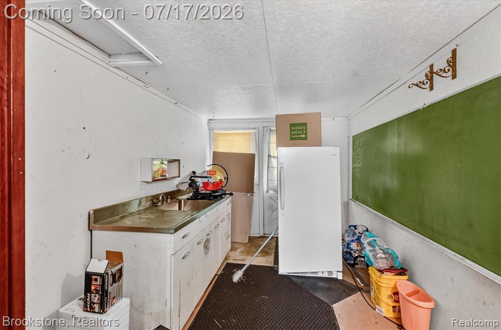 22025 Lakefield Road Property Photo 31