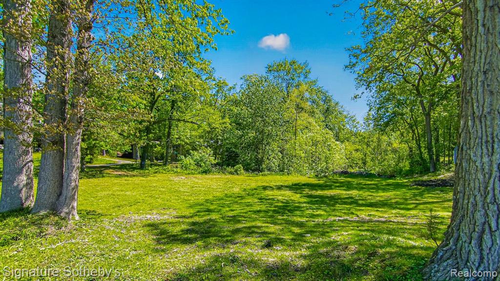 9485 Lakeview Drive Property Photo 6