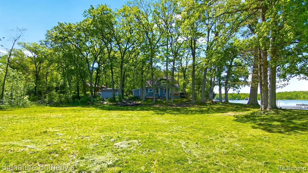 9485 Lakeview Drive Property Photo 7