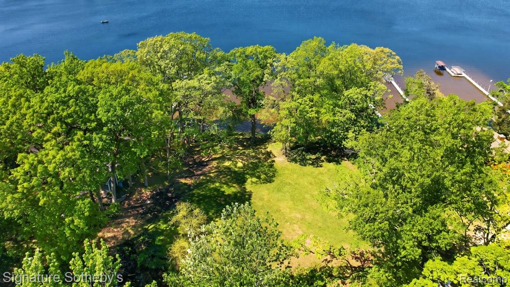 9485 Lakeview Drive Property Photo 9