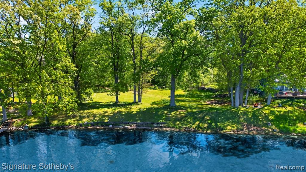 9485 Lakeview Drive Property Photo 14