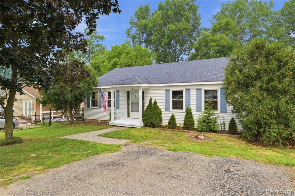 5608 Clinton River Drive Property Photo 1