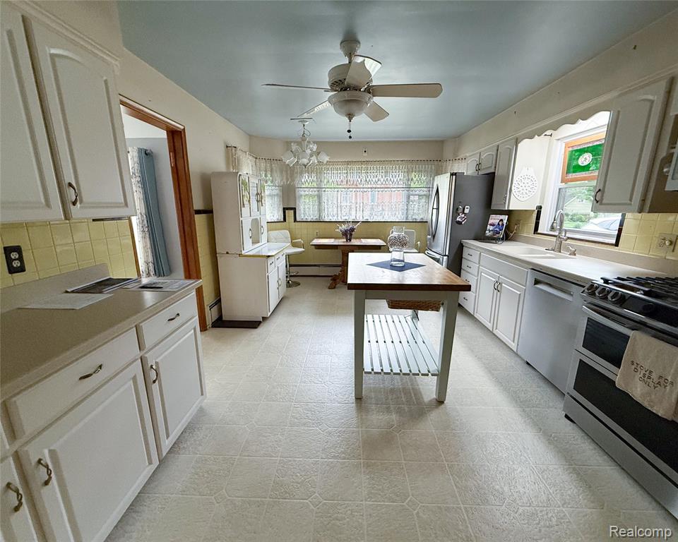 1460 Monroe Street Property Photo 12