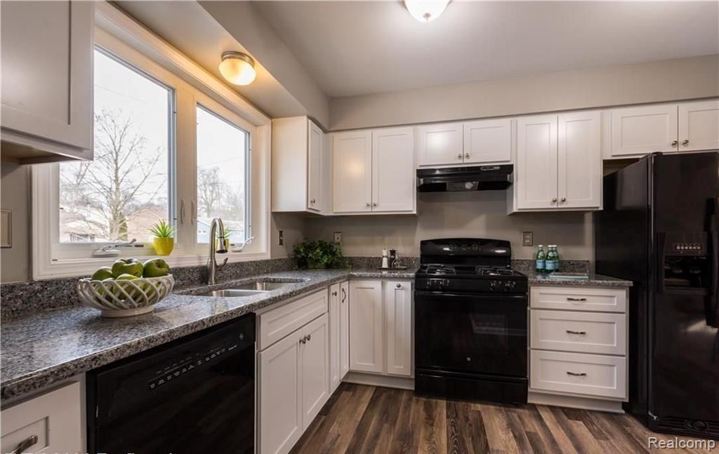185 Fraser Street Property Photo 3